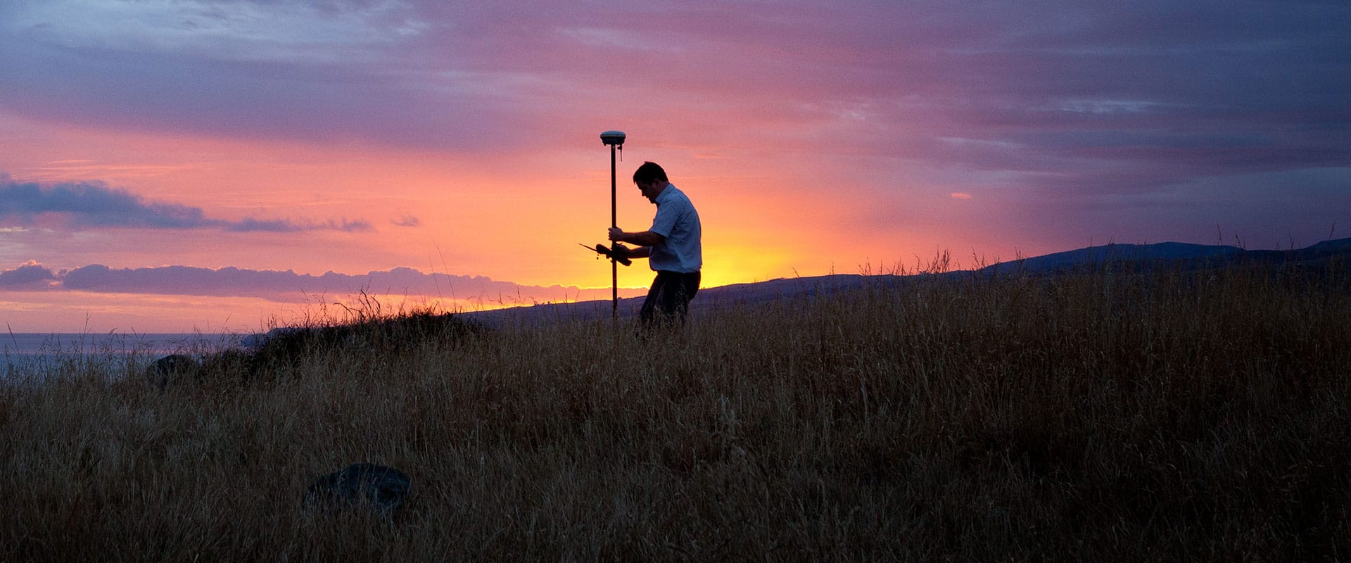 Man using Trimble R8s App